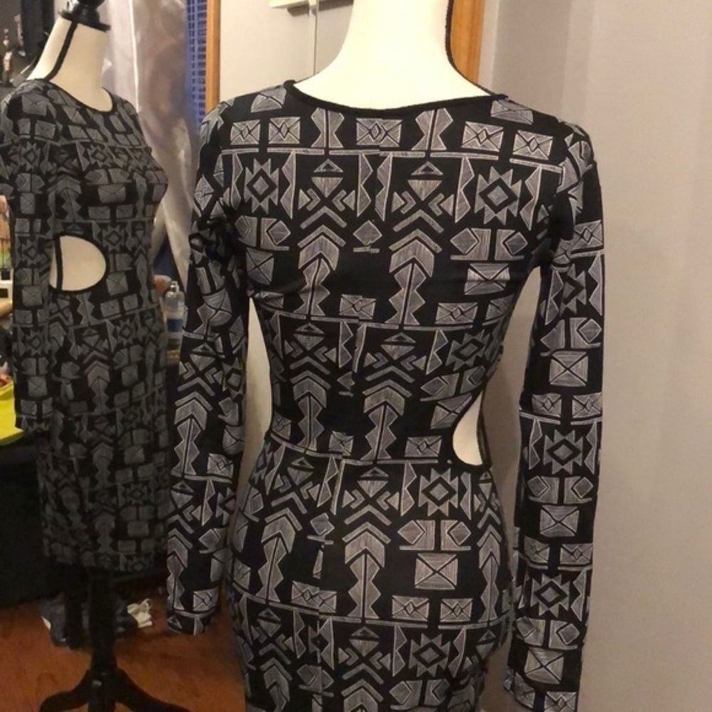 Bodycon knee length‎ dress with Aztec print - Picture 6 of 6